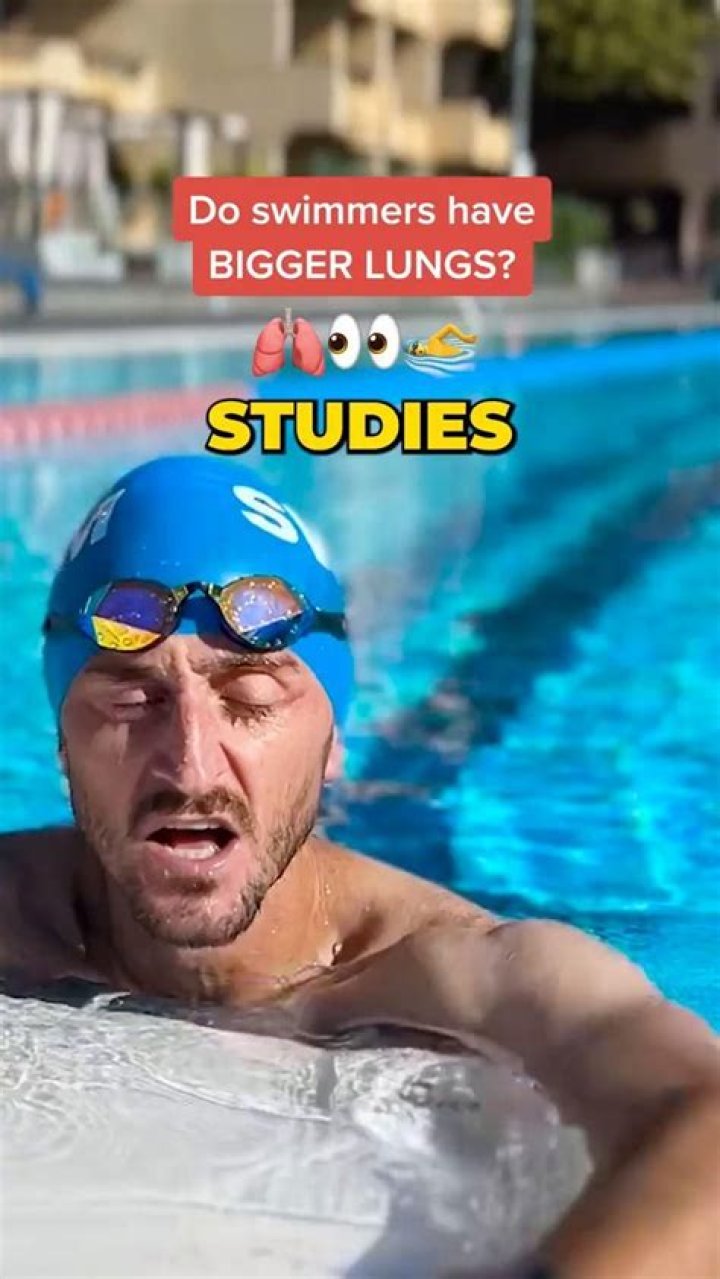 Do swimmers have bigger lungs?