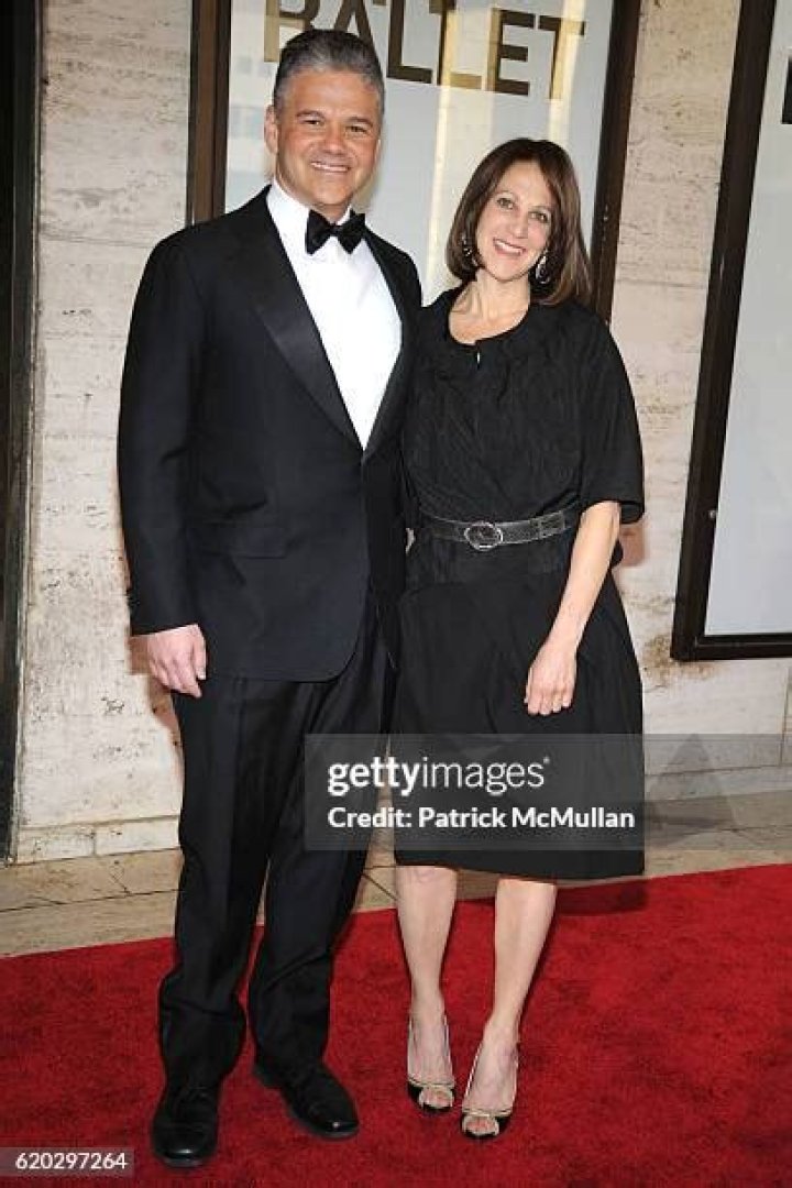 Uncover the World of Photography with Efraim Grinberg, Master Lensman