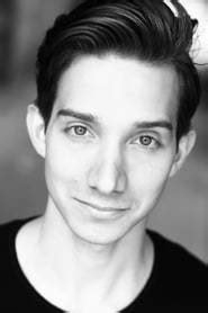 Elliott Francis: The Rising Star in the Entertainment Industry