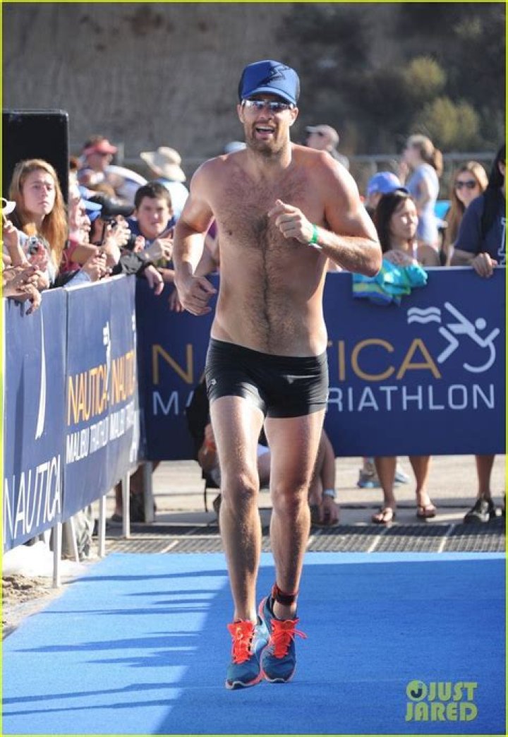 Geoff Stults: A Comprehensive Look into the Life and Career of the Versatile Actor