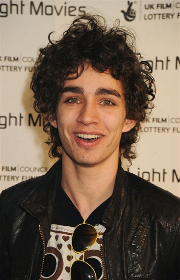Robbie Sheehan: A Comprehensive Look at His Life and Career