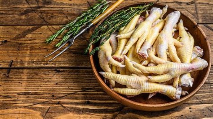 What is it like to eat chicken feet?