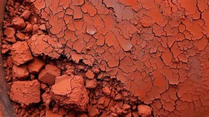 Where is red clay found in Pakistan?