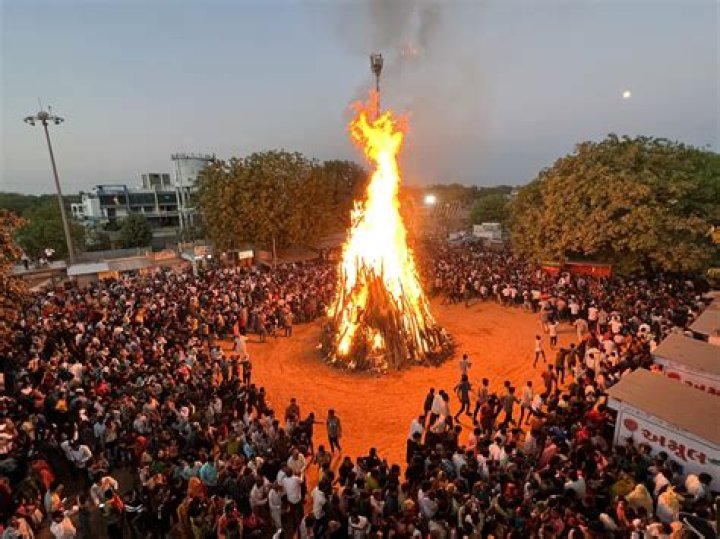 Who burnt Holika?