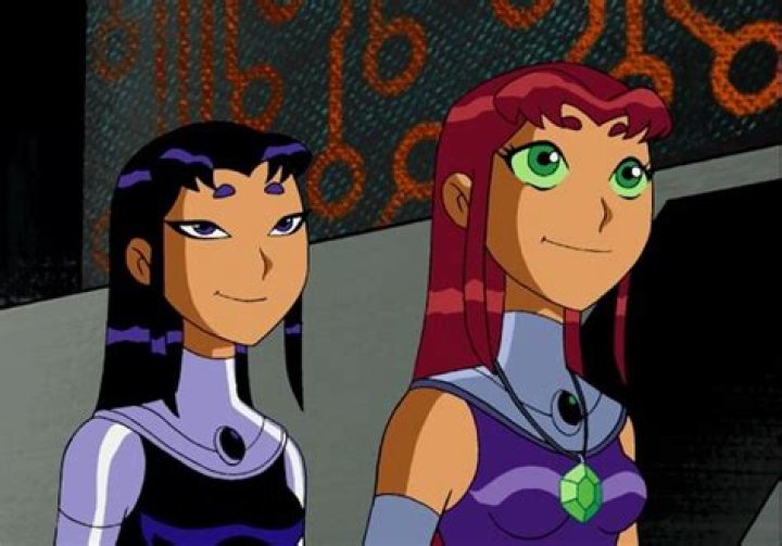 Who has Starfire dated?